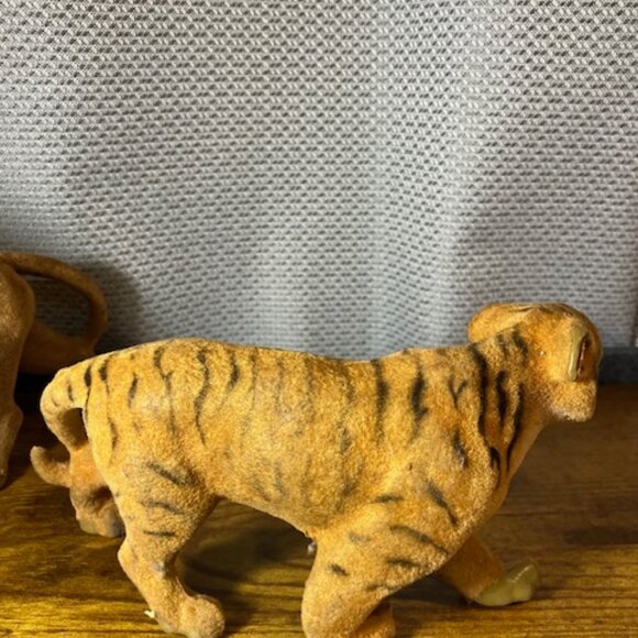 Vintage Flocked Lion and Tiger Figurine Toys Emerald Rhinestone Eyes - Picture 3 of 9
